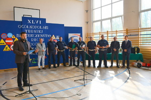 Policjanci, nauczyciele i samorządowcy obecni na turneju Bezpieczenstwa Ruchu Drogowego