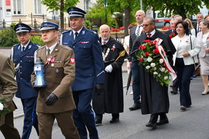 delegacja policji w pochodzie 3 majowym