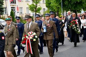 delegacja policji na czele z Komendantem Policji w Dąbrowie Tarnowskiej