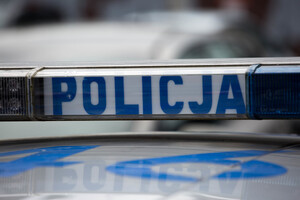 Belka sygnałowa z napisem policja