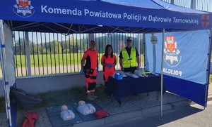 dwoje ratowników i policjant podczas działań Wizji Zero