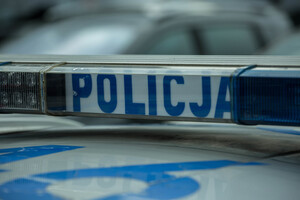 Belka sygnałowa z napisem Policja