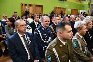 Delegaci służb mundurowych podczas obchodów 100-lecia Szkolnictwa Zawodowego w Dąbrowie Tarnowskiej