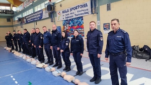 Policjanci biorący udział w Biciu rekordu w resuscytacji.
