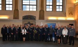Zdjęcie grupowe uczestników uroczystości