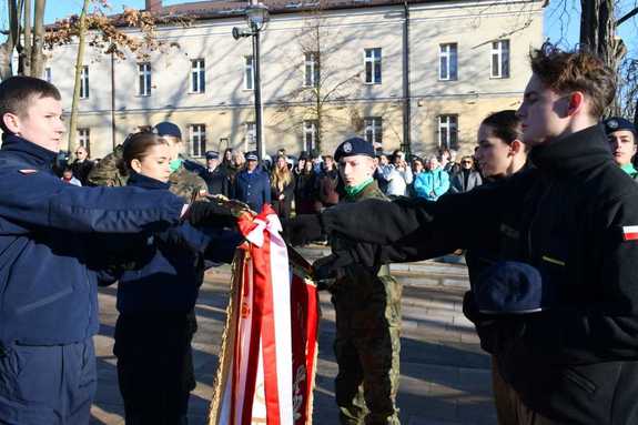 Kadeci klas mundurowych podczas uroczystego ślubowania