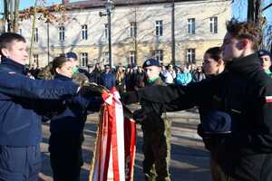 Kadeci klas mundurowych podczas uroczystego ślubowania