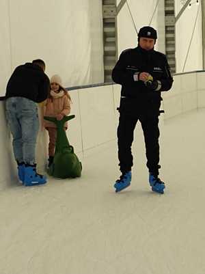POLICJANT NA ŁYŻWACH