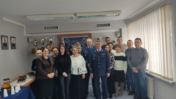 kadra kierownicza wspólnie z pracownikami cywilnymi