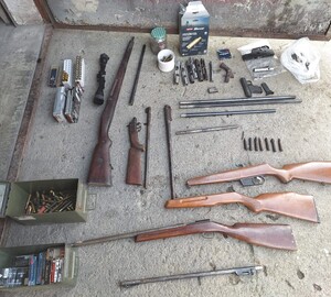 elementy broni palnej i amunicja