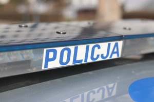Belka sygnałowa z napisem policja