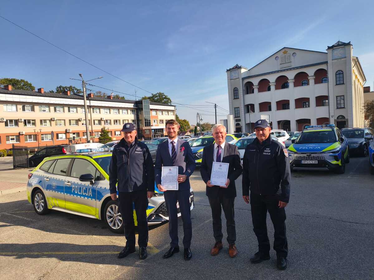 Nowy radiowóz dla policji w Dąbrowie Tarnowskiej